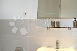 Molat - kuća s velikim stanom i 3 apartmana, Zadar - Okolica, Σπίτι