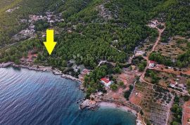 ZEMLJIŠTE PRVI RED DO MORA NA HVARU S KUĆICOM 31M2, Jelsa, Arazi