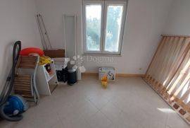 APARTMAN U PRIZEMLJU S OKUĆNICOM U BLIZINI PLAŽE, Malinska-Dubašnica, Appartment