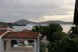 VODICE, lijepo uređen stan sa pogledom na more, Vodice, Apartamento