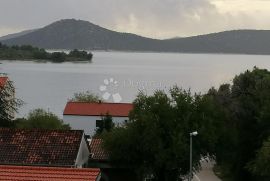 VODICE, lijepo uređen stan sa pogledom na more, Vodice, شقة