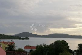 VODICE, lijepo uređen stan sa pogledom na more, Vodice, Appartamento