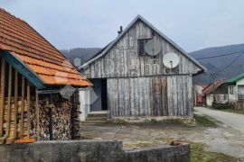 Starija kuća sa okućnicom i dvorištem, Ogulin, Дом