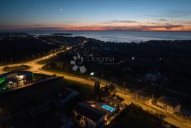 ELEGANTNA VILA SA BAZENOM, 3 STAMBENE JEDINICE 1KM OD MORA!, Poreč, Σπίτι