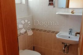 VODICE, predivna kuća sa bajkovitim dvorištem, Vodice, Casa