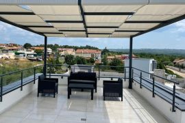 POREČ- NOVOGRADNJA SA KROVNOM TERASOM I BAZENOM, Poreč, Apartamento