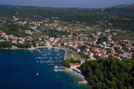 Zemljište okruženo prirodom i maslenicima u blizini centra, Rab, Terreno