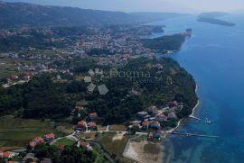 Zemljište okruženo prirodom i maslenicima u blizini centra, Rab, Terreno