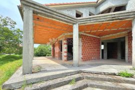 419m2 ROH-BAU KUĆA SA OKUĆNICOM OD 2000m2, Viškovo, بيت