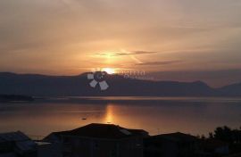 Predivan stan 86m² uz more, Trogir, Apartamento