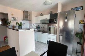 Predivan stan 86m² uz more, Trogir, Apartamento