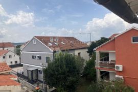 PREKRASAN APARTMAN 200 METARA OD MORA, Vodice, Appartement