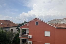 PREKRASAN APARTMAN 200 METARA OD MORA, Vodice, Stan