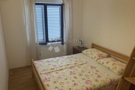 PREKRASAN APARTMAN 200 METARA OD MORA, Vodice, Flat