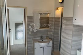 PREKRASAN APARTMAN 200 METARA OD MORA, Vodice, Stan