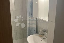 PREKRASAN APARTMAN 200 METARA OD MORA, Vodice, Stan