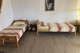 PREKRASAN APARTMAN 200 METARA OD MORA, Vodice, Stan