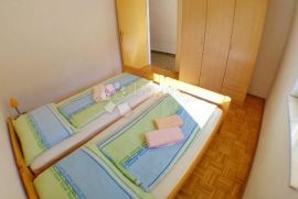 Apartmanska kuća s bazenom na frekventnoj lokaciji!, Labin, Haus