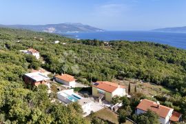 Apartmanska kuća s bazenom na frekventnoj lokaciji!, Labin, Haus