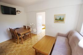 Apartmanska kuća s bazenom na frekventnoj lokaciji!, Labin, Haus