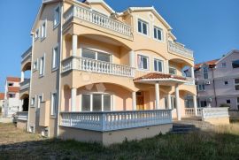 VODICE - KUĆA 800 M2 ODLIČNA PRILIKA, Vodice, Haus