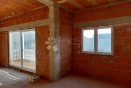 VODICE - KUĆA 800 M2 ODLIČNA PRILIKA, Vodice, Casa