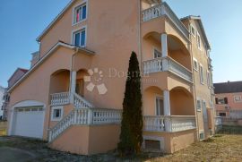 VODICE - KUĆA 800 M2 ODLIČNA PRILIKA, Vodice, Casa