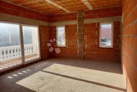 VODICE - KUĆA 800 M2 ODLIČNA PRILIKA, Vodice, Casa