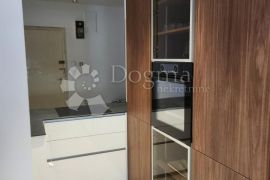 Luksuzan stan u centru grada dva balkona, Rijeka, Appartment