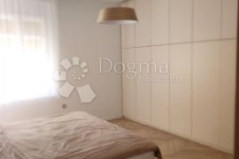 Luksuzan stan u centru grada dva balkona, Rijeka, Appartment