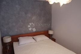 Etaža - dva apartmana na odličnoj lokaciji, Omišalj, Appartment