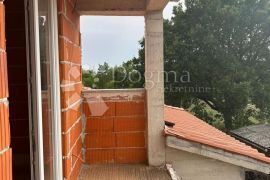 Kuća sa potencijalom na osami 3650 m2 okućnice, Vodnjan, House