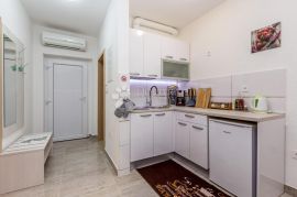 MALINSKA - 2 APARTMANA SA SJENICOM, Malinska-Dubašnica, Appartement