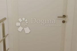 APARTMAN S POGLEDOM NA MORE - MALINSKA, Malinska-Dubašnica, Daire