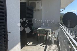 SMOKVICA KRMPOTSKA KUĆA NA 80M OD MORA, Novi Vinodolski, House