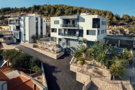 ŠIBENIK-EKSKLUZIVNI STAN S BAZENOM, Šibenik, Apartamento