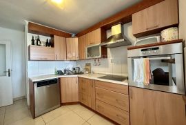 PRILIKA!!!! Njivice apartman 84m2 300m od mora, Omišalj, Daire