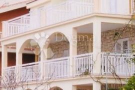 Vila uz more! Idealna kao investicija za hotel!, Gradac, Famiglia