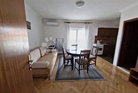 Vila uz more! Idealna kao investicija za hotel!, Gradac, Casa