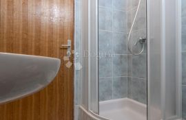 Apartmanska kuća sa 6 apartmana, Vir, بيت