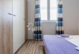 Apartmanska kuća sa 6 apartmana, Vir, بيت