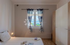 Apartmanska kuća sa 6 apartmana, Vir, بيت