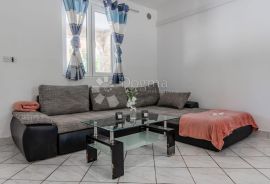 Apartmanska kuća sa 6 apartmana, Vir, بيت