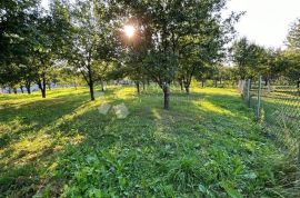 STAMBENO POSLOVNA NEKRETNINA SA 1000M2 GRAĐEVINSKOG ZEMLJIŠTA !!, Gospić, Ev