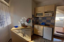 Apartmanska kuća sa velikom okućnicom, Makarska, بيت