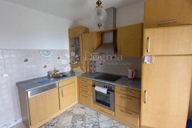 Apartmanska kuća sa velikom okućnicom, Makarska, بيت