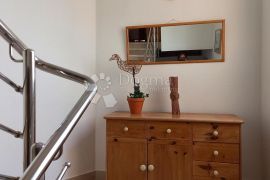 Apartmanska kuća sa velikom okućnicom, Makarska, بيت