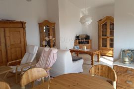 Apartmanska kuća sa velikom okućnicom, Makarska, بيت