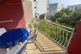 Apartmanska kuća sa velikom okućnicom, Makarska, بيت