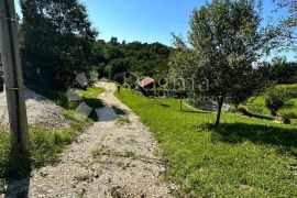 Građevinsko zemljište sa priključkom struje, Gornji Kneginec, Terrain